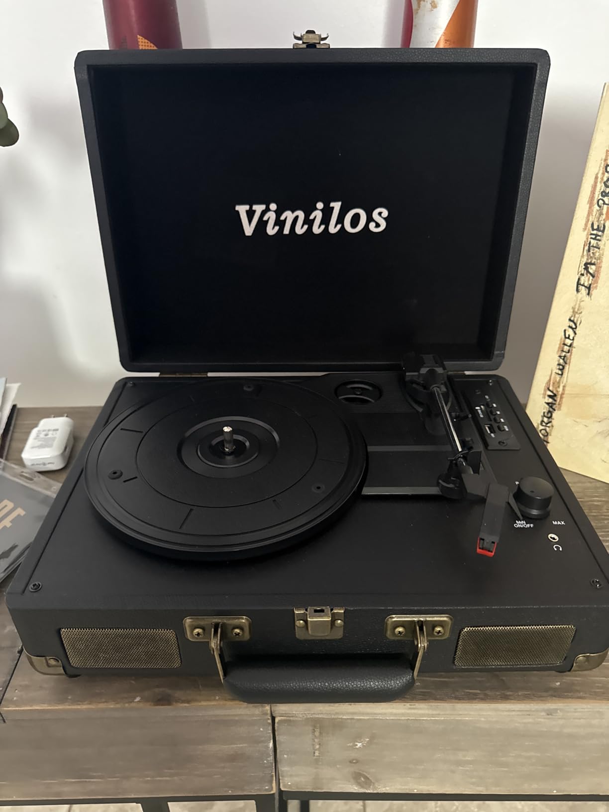 Vinyl Record Player with Bluetooth and Built-in Speakers, 3-Speed Portable Turntable for Vinyl Records, Retro Suitcase Design, USB Recording, Includes Extra Stylus, Ideal for Beginners(Black)-Vinilos customer photo 2