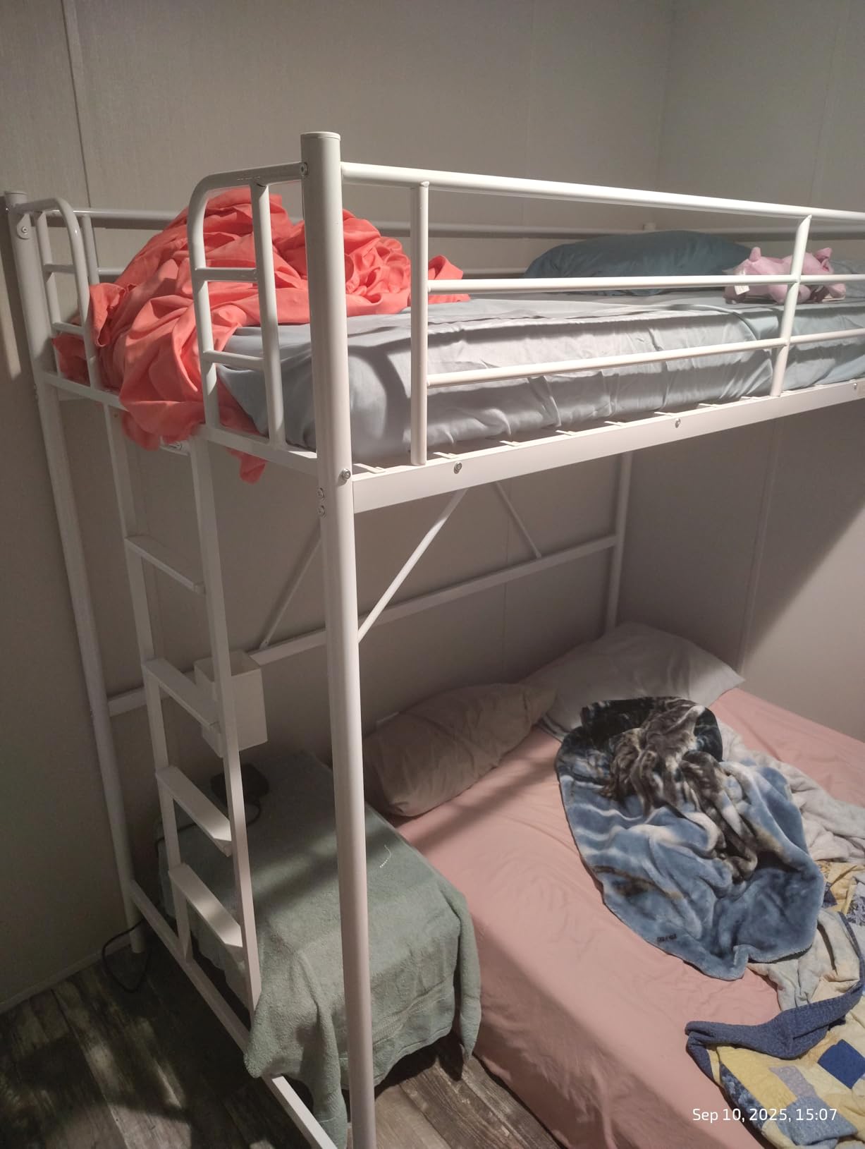 VINGLI 71 Inches Tall Loft Bed Twin Size with Flat Ladder Rung for Kids Teens Adults Heavy Duty Metal Single Bunk Bed Loft with Safety Guard Rails for Small Space, Black customer photo 2