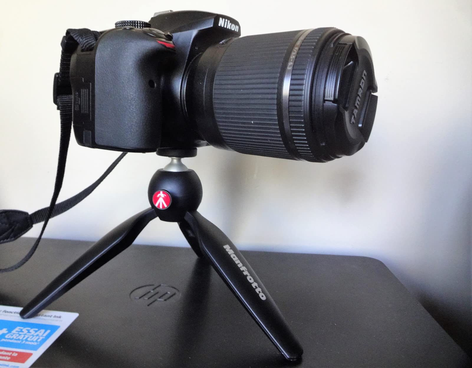 Manfrotto MTPIXIMII-B, PIXI Mini Tripod with Handgrip for Compact System Cameras, for DSLR, Mirrorless, Video, Made in Italy, Technopolymer and Aluminum, Black customer photo 2