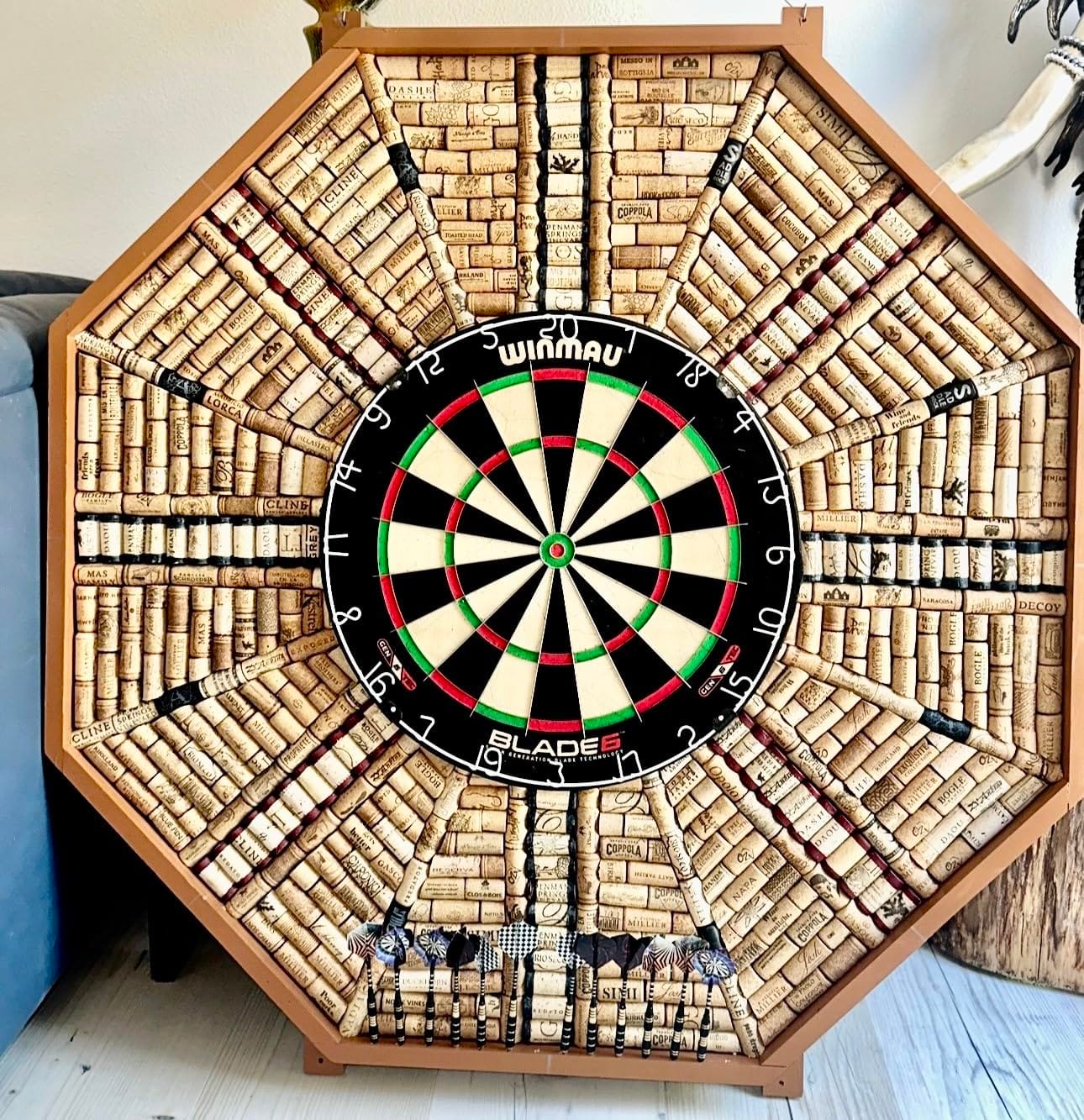 WINMAU Professional Bristle Dartboard - PDC Tournament Board with Official Tournament Specifications customer photo 1