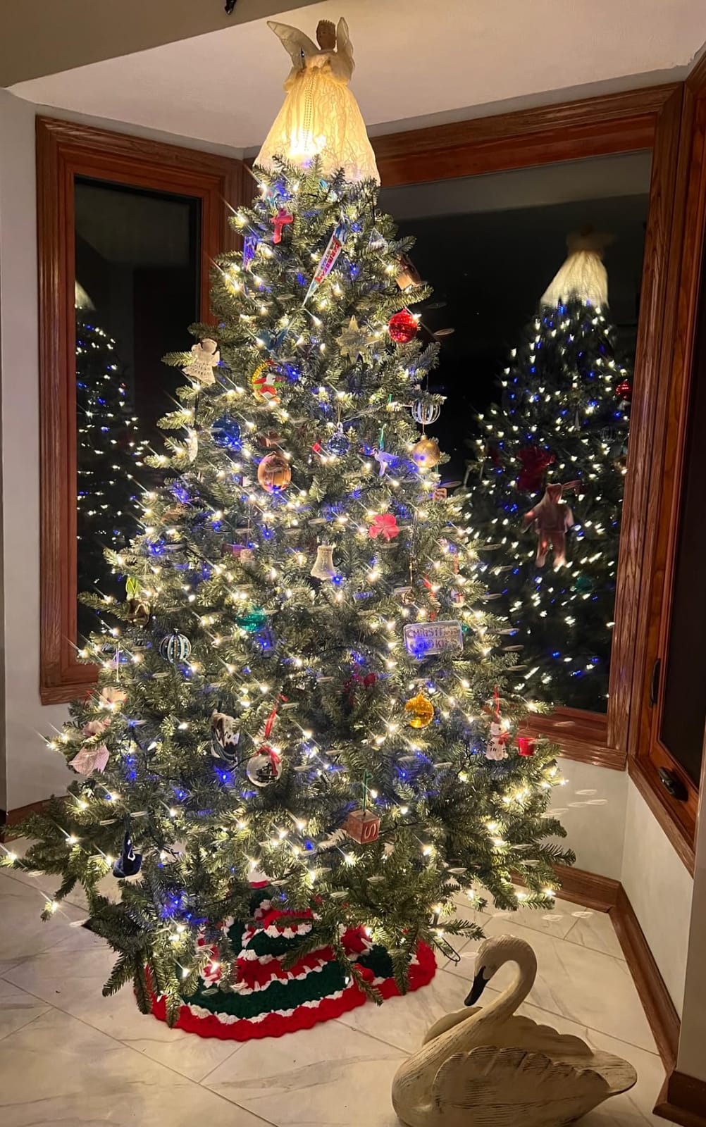 Balsam Hill 9ft Pre-Lit Classic Blue Spruce - Artificial Christmas Tree with 1500 Clear Incandescent Lights, Easy Plug Technology, Premium Stand for Indoor Holiday Decorating customer photo 2