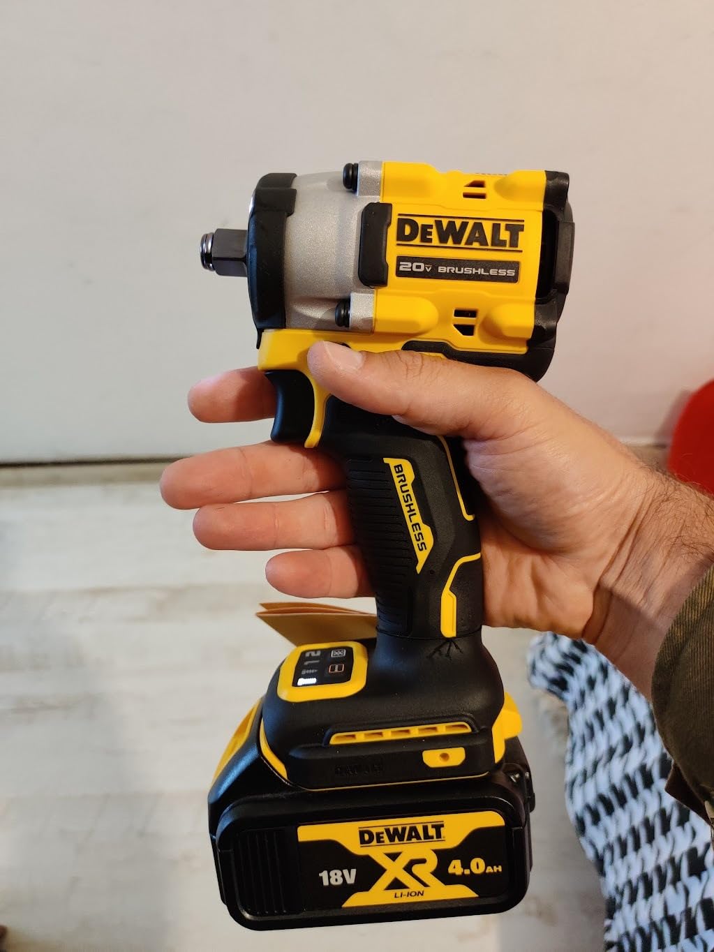 DEWALT ATOMIC 20V MAX* 1/2 in. Cordless Impact Wrench with Hog Ring Anvil (Tool Only) (DCF921B) customer photo 1