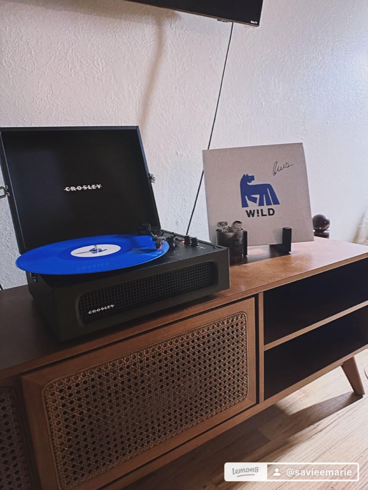 Crosley CR8017B-FL Voyager Record Player, Floral customer photo 1