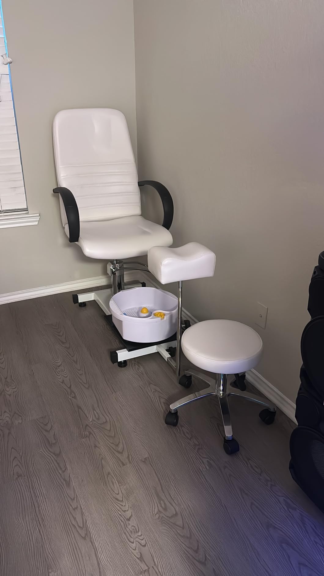 OmySalon Pedicure Chair White with Stool & Bubble Massage Foot Bath, Hydraulic Pedi Chair for Nail Tech, Beauty Spa Salon Unit Station Technician Supplies customer photo 1