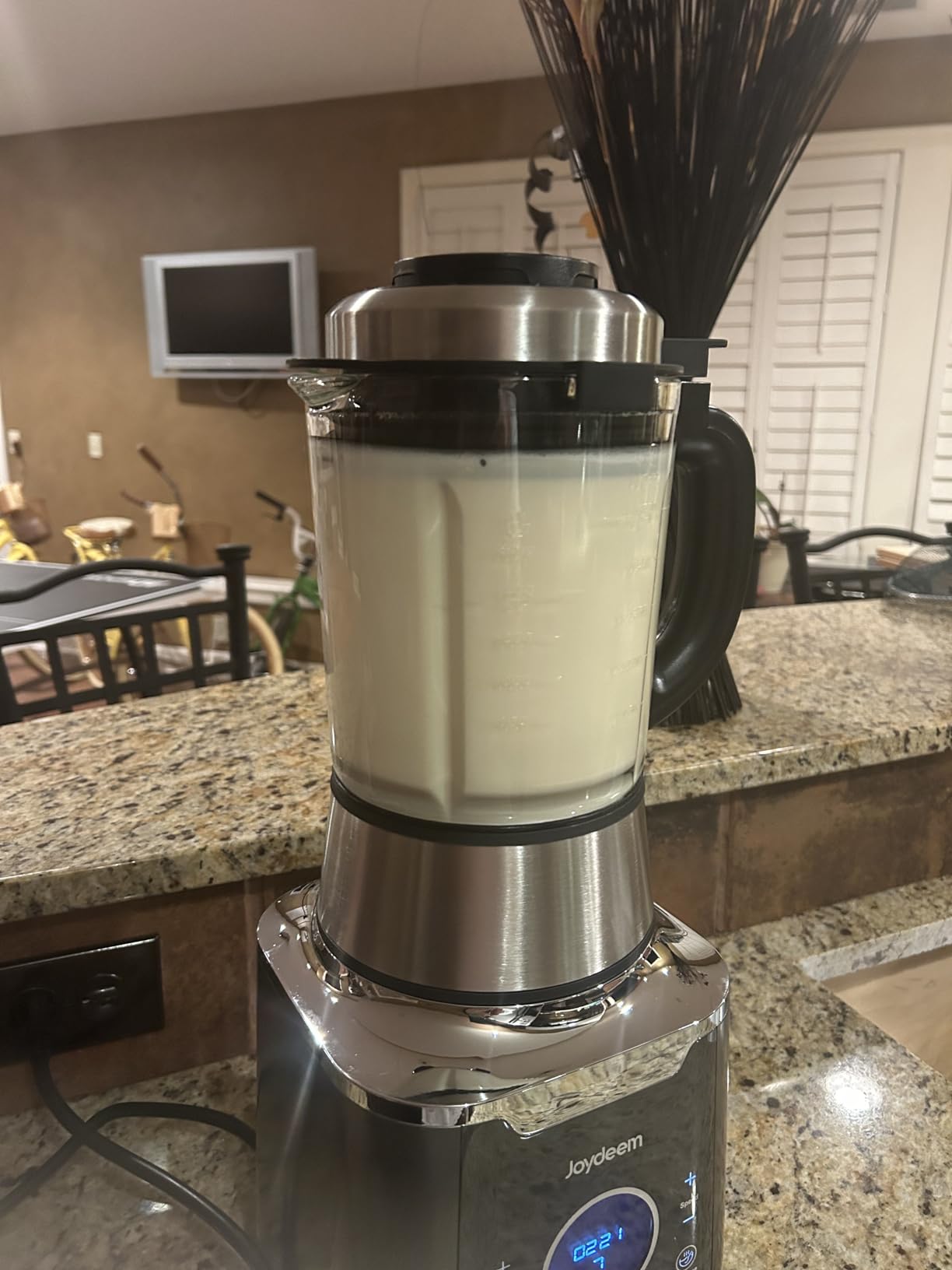 Joydeem Cooking Blender JD-D16, Hot and Cold Blender for Soy Milk & Juice, Soup Maker with Stew Pot, 1.75L(59 Oz), 1200W, Black customer photo 2