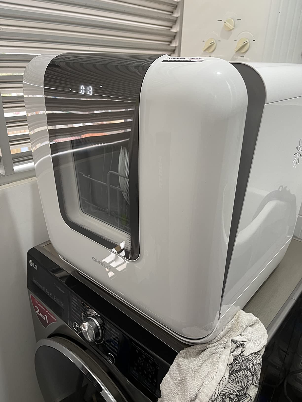 COMFEE' Countertop Dishwasher, Portable Dishwasher with 6L Built-in Water Tank, Mini Dishwasher with More Space Inside, 7 Programs, UV Hygiene & Auto Door Open, for Apartments, Dorms & RVs, White customer photo 1