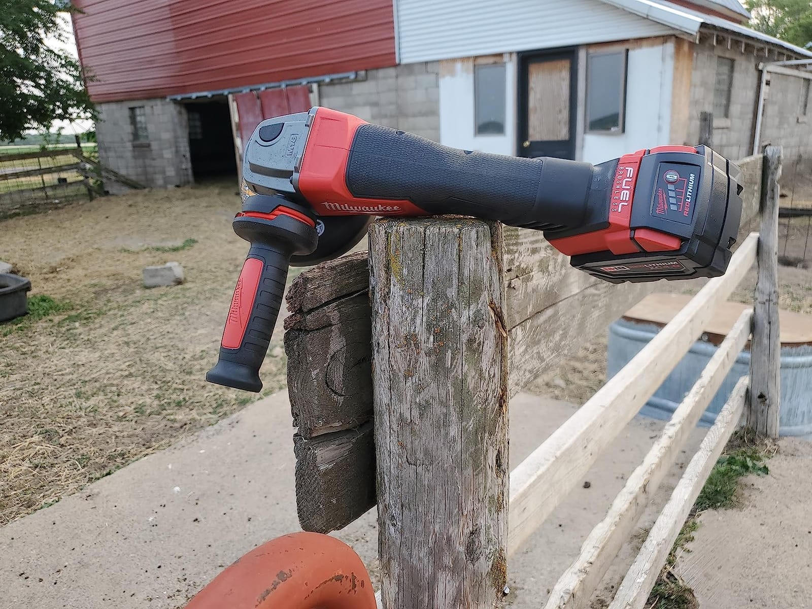 Milwaukee 2880-20 M18 Fuel Brushless Lithium-Ion 4-1/2 in. / 5 in. Cordless Small Angle Grinder with No-Lock Paddle Switch (Tool Only) customer photo 2