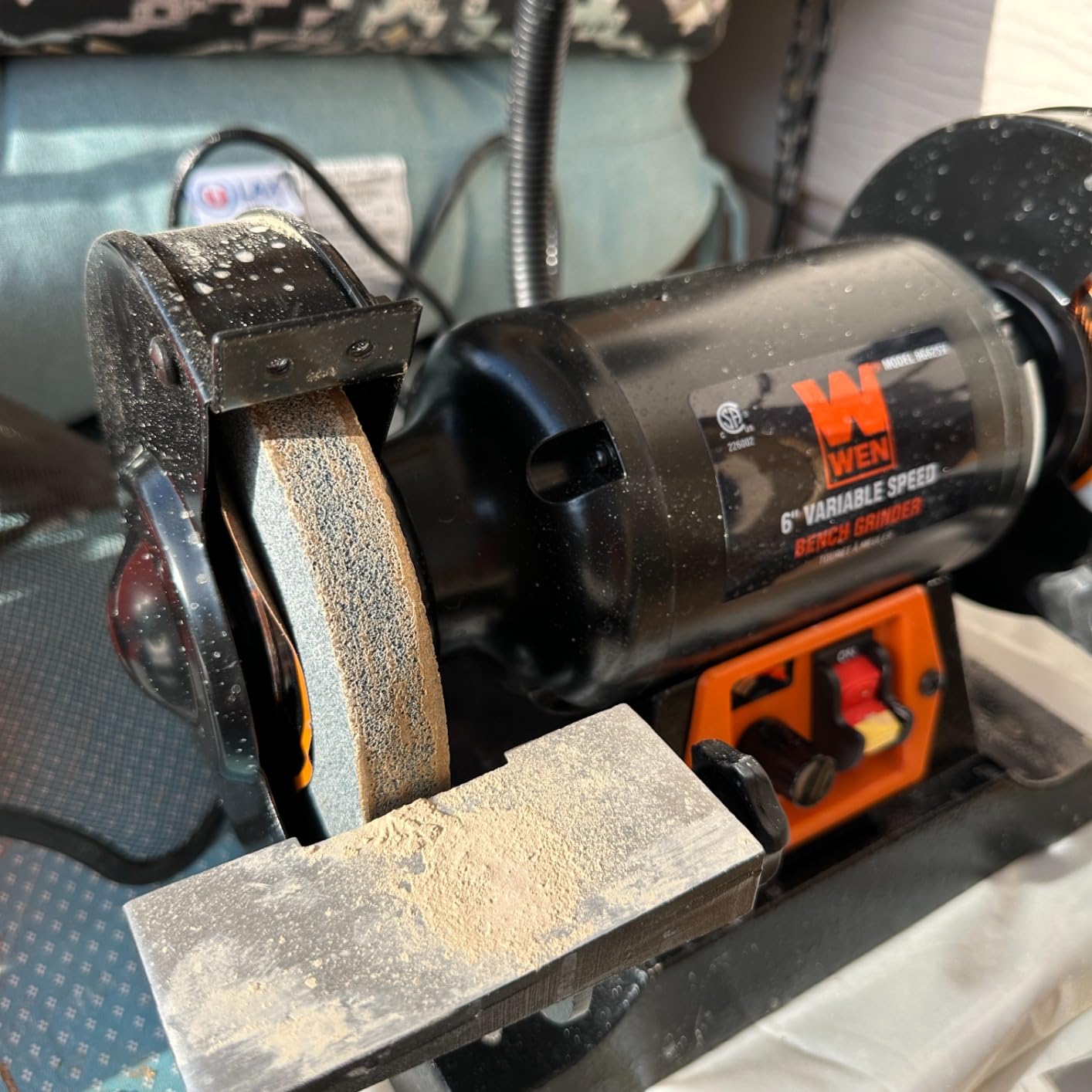 WEN BG625V 2.5-Amp 6-Inch Variable Speed Bench Grinder with Flexible Work Light customer photo 1