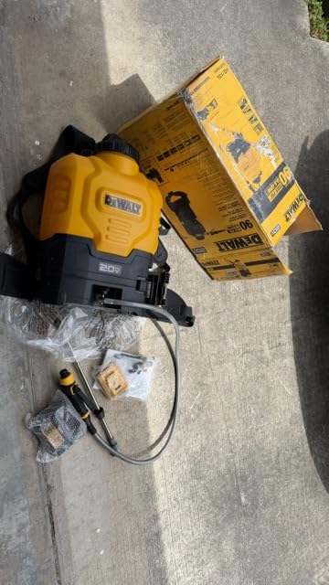 Dewalt 190681 20V MAX 4 gal. Lithium-ion Cordless Backpack Sprayer Kit (2 Ah) customer photo 1