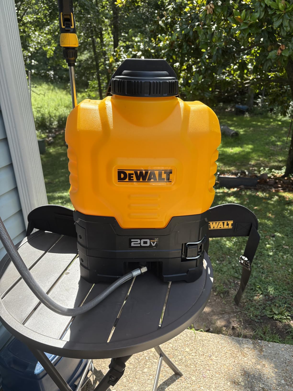Dewalt 190681 20V MAX 4 gal. Lithium-ion Cordless Backpack Sprayer Kit (2 Ah) customer photo 2