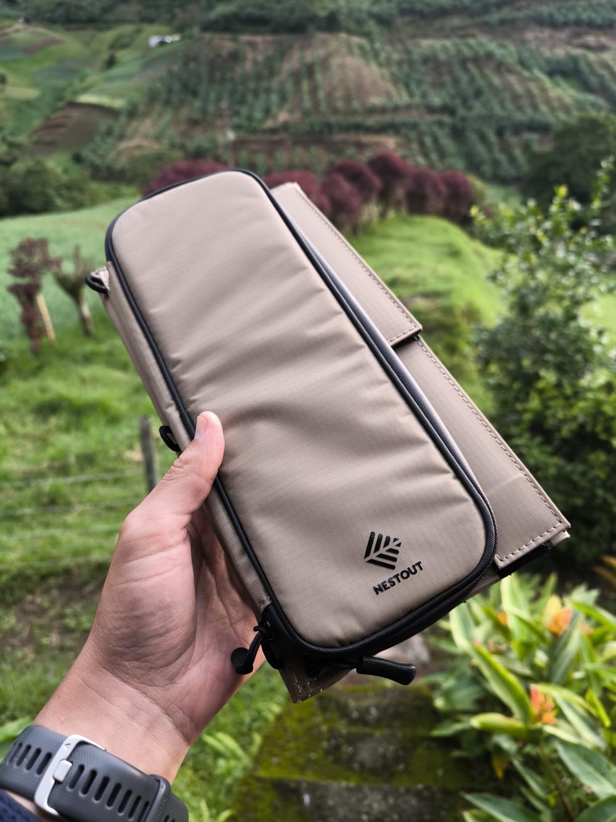 ELECOM NESTOUT Portable Solar Panel, Dual USB-A Ports, 28W Power Generation Charger for Phone Camping, Durable Water-Resistant Ripstop Nylon, Foldable Lightweight, Adjustable Stands (4-Panel) customer photo 2