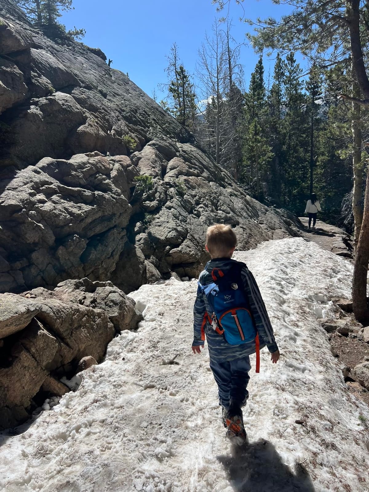 Ivygreen Kids Hydration Backpack, Hiking Backpack for Boys or Girls with 1.5L Water Bladder customer photo 2