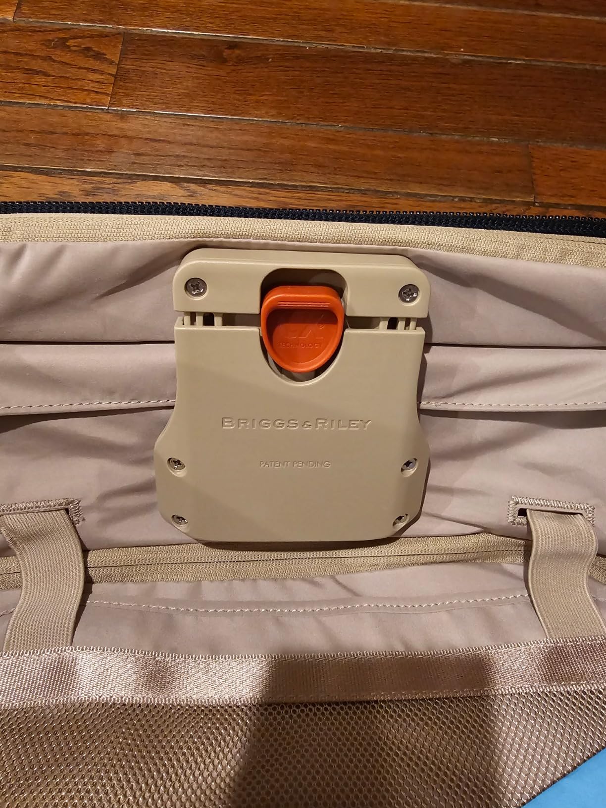 Briggs & Riley Baseline Essential 22