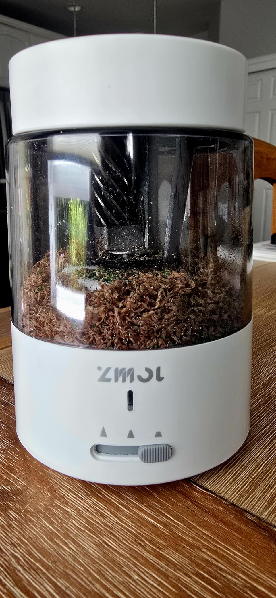 ZMOL Electric Pencil Sharpener, Automatic Pencil Sharpeners Students, Battery Rechargeable Pencil Sharpeners for Colored Pencils, Auto Stop, Suitable for No.2(6-8mm) customer photo 1