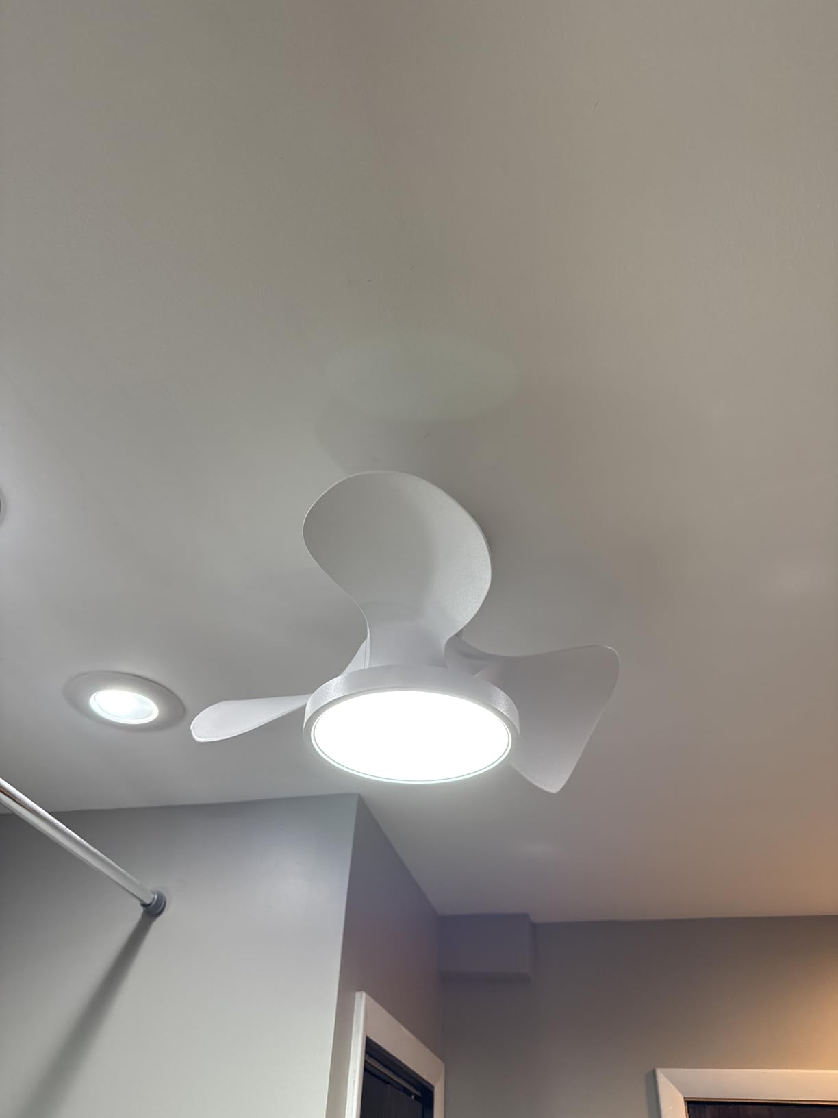 ocioc Quiet Ceiling Fan with LED Light 22 inch Large Air Volume Remote Control for Kitchen Bedroom Dining Room Patio | Ultra Quiet, Reversible, Dimmable Light, Cool Comfort, 6-Speed, Timers, Beep-Off, Easy to Install, Energy saving, Indoor/Covered Patio customer photo 2