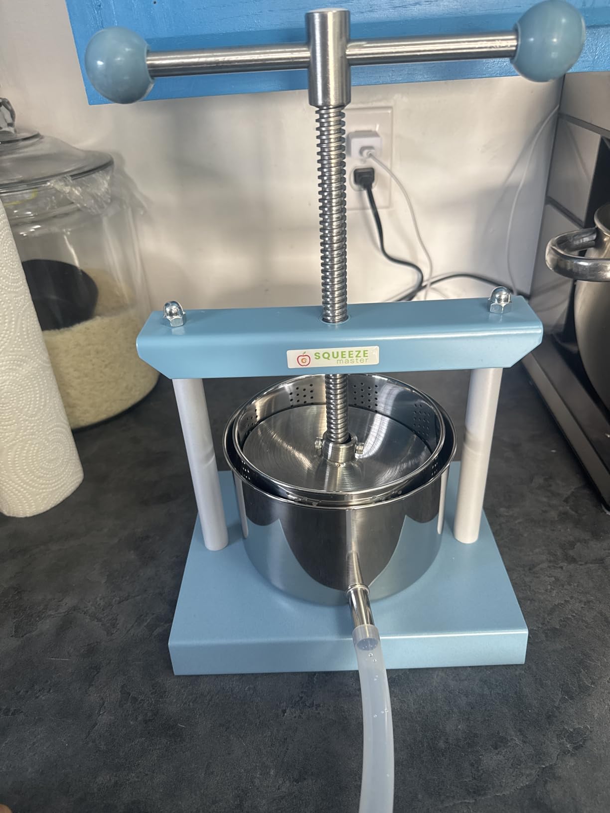 SQUEEZE master Cheese Tincture Herb Fruit Wine Manual Press -1.6Gallon/ 6 Litre-Power Ball Handle-Stainless Steel & Iron for Juice,Cider,Wine,Olive Oil-Blue customer photo 1