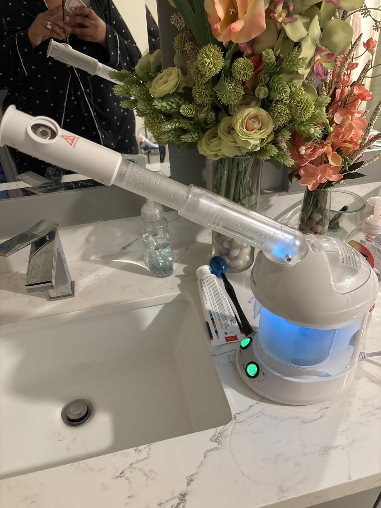 DENFANY Facial Steamer with Ozone Extendable 360° Arm - for Home or Salon | Deep Hydration, Skin Refresh, Adjustable Mist Angle, 300ml Tank, Easy to Clean, Use Sitting or Lying Down customer photo 1