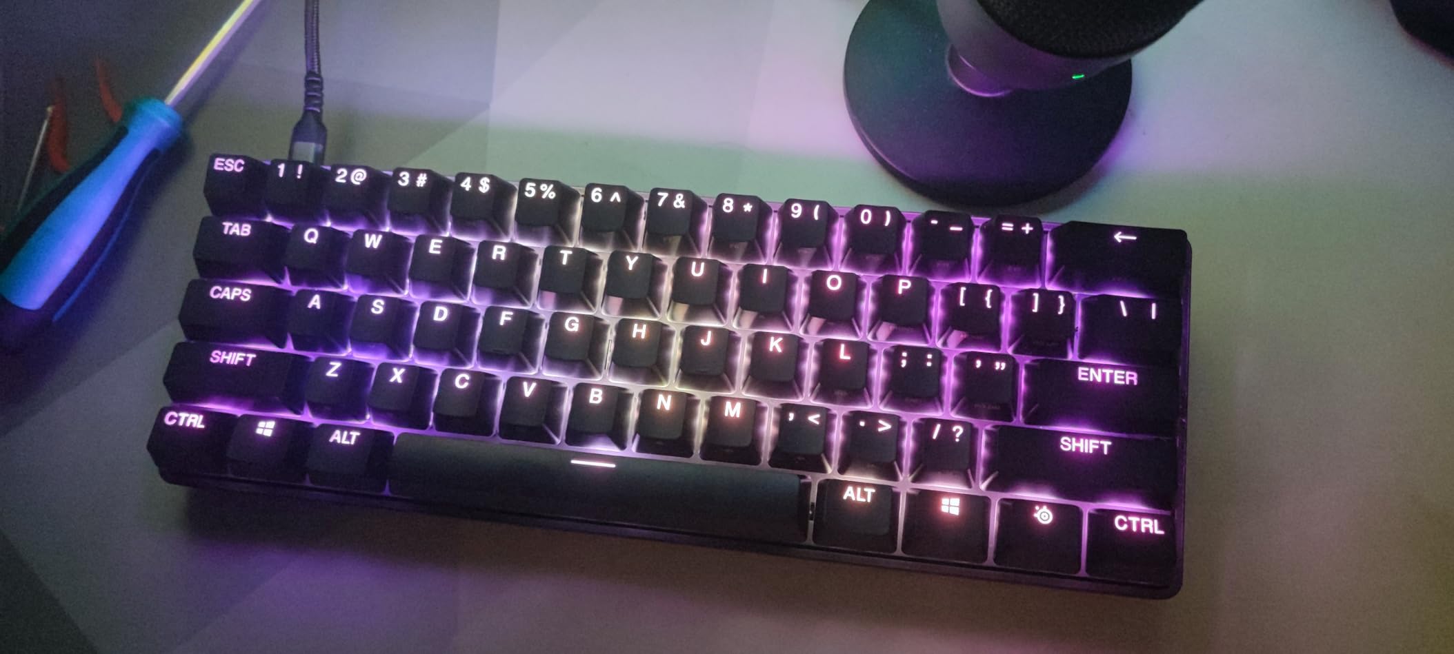 SteelSeries Apex Pro Mini Wireless Keyboard - 60% Design - OmniPoint 2.0 - Quantum 2.0 Wireless - Double Shot PBT Keycaps - Black customer photo 2