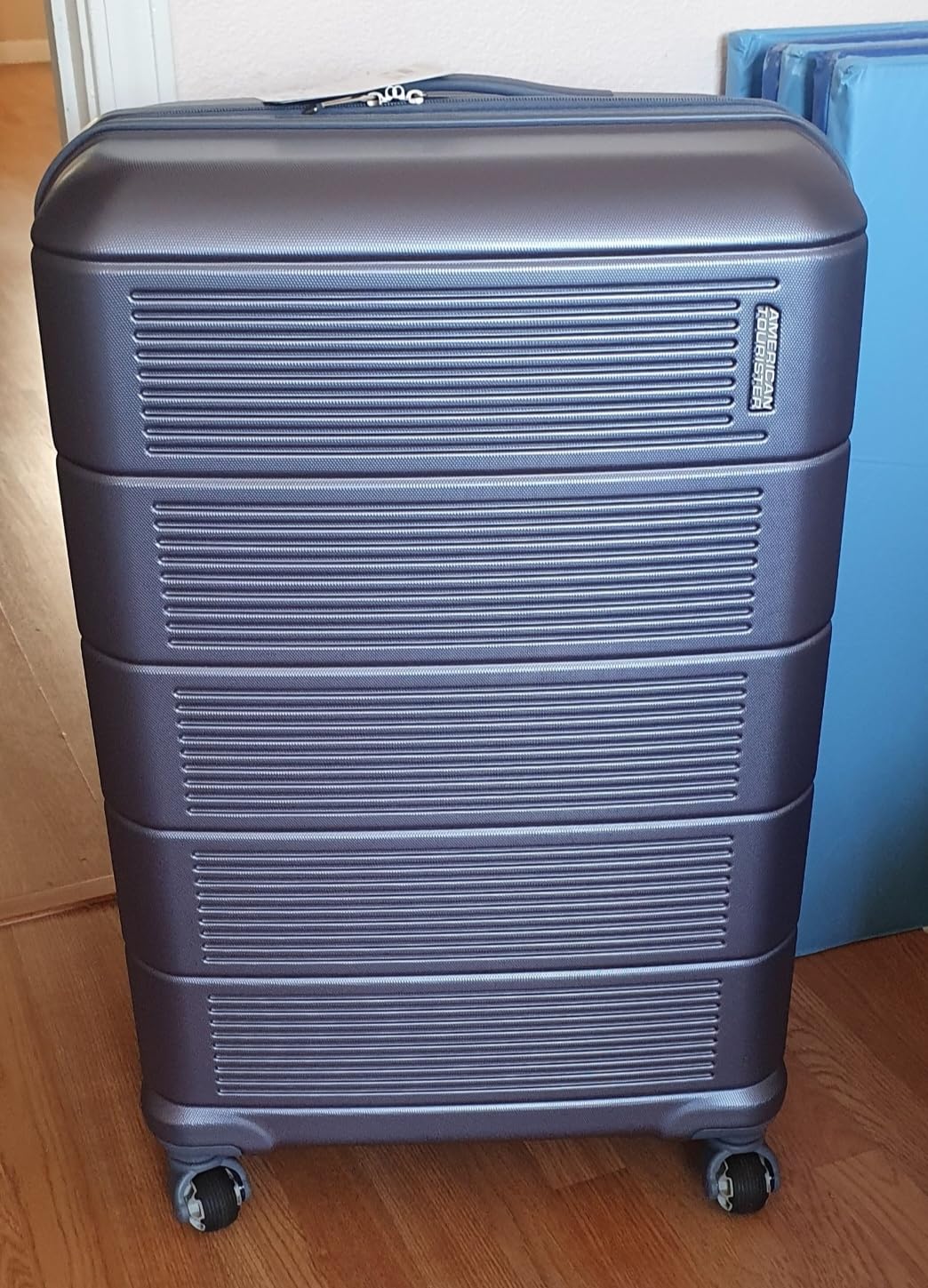 American Tourister Stratum 2.0 Expandable Hardside Luggage with Spinner Wheels, 28