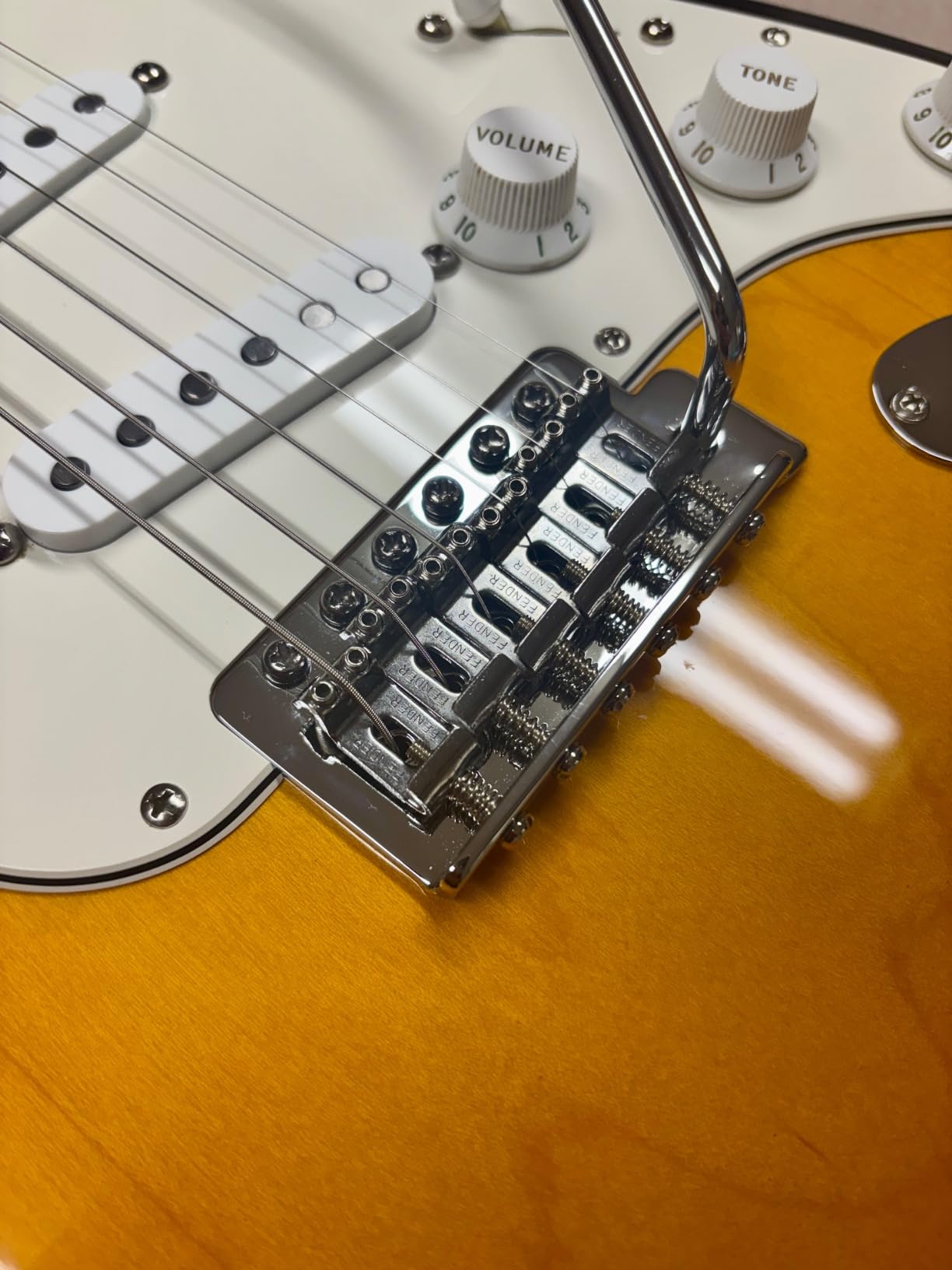 Musiclily Pro 52.5mm Vintage 6-Screw Tremolo Bridge 36mm Solid Brass Block for Fender Squier Strat Stratocaster Style Electric Guitar, Chrome customer photo 2