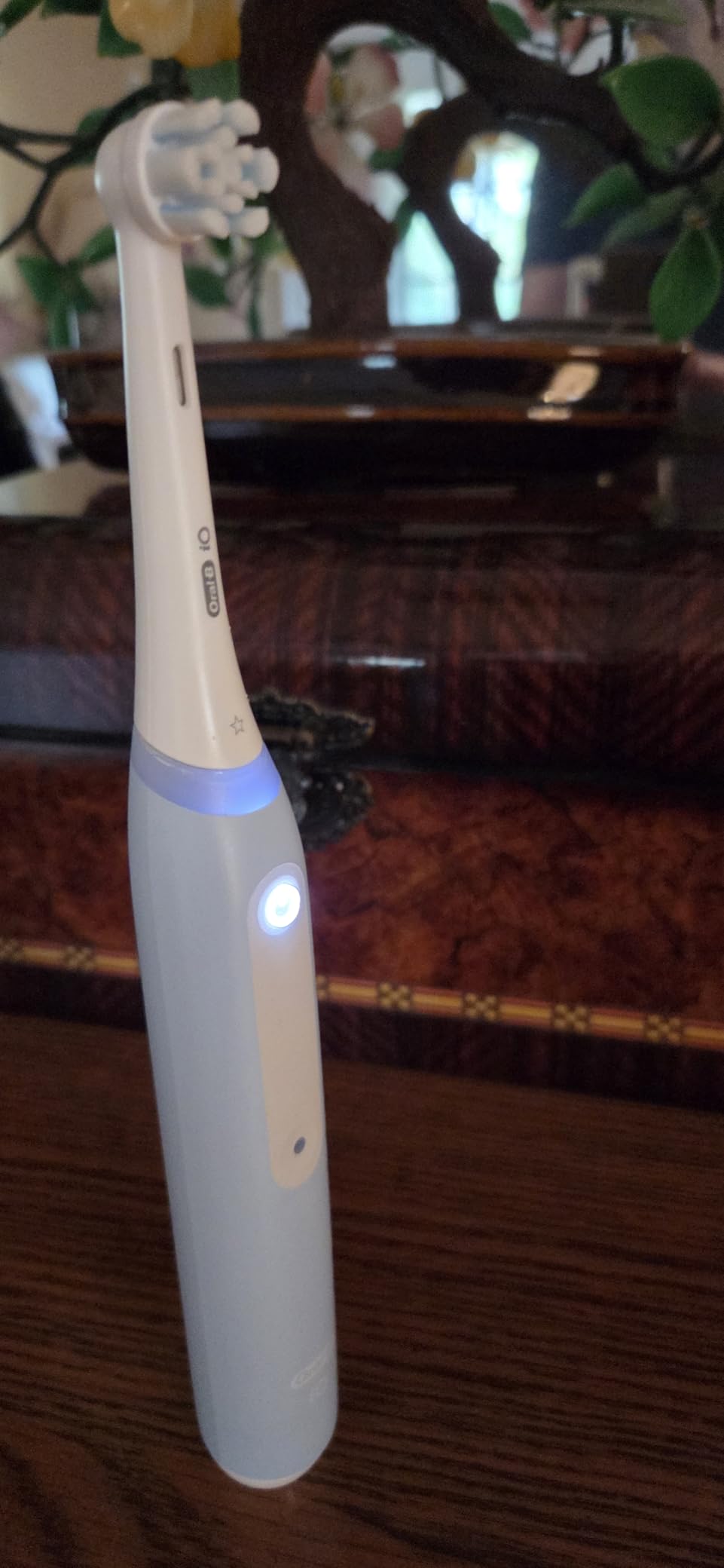 Oral-B Rechargeable Electric Toothbrush, iO3 Limited Deep Clean, 3 Cleaning Modes, Visual Pressure Sensor to Protect Gums, 2 Brush Heads, Travel Case, ICY Blue customer photo 2