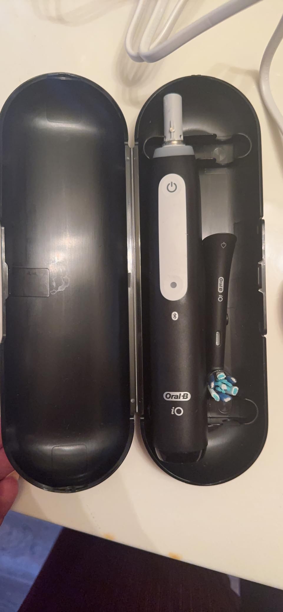 Oral-B iO Series 4 Electric Toothbrush with (1) Brush Head, Rechargeable, White customer photo 1
