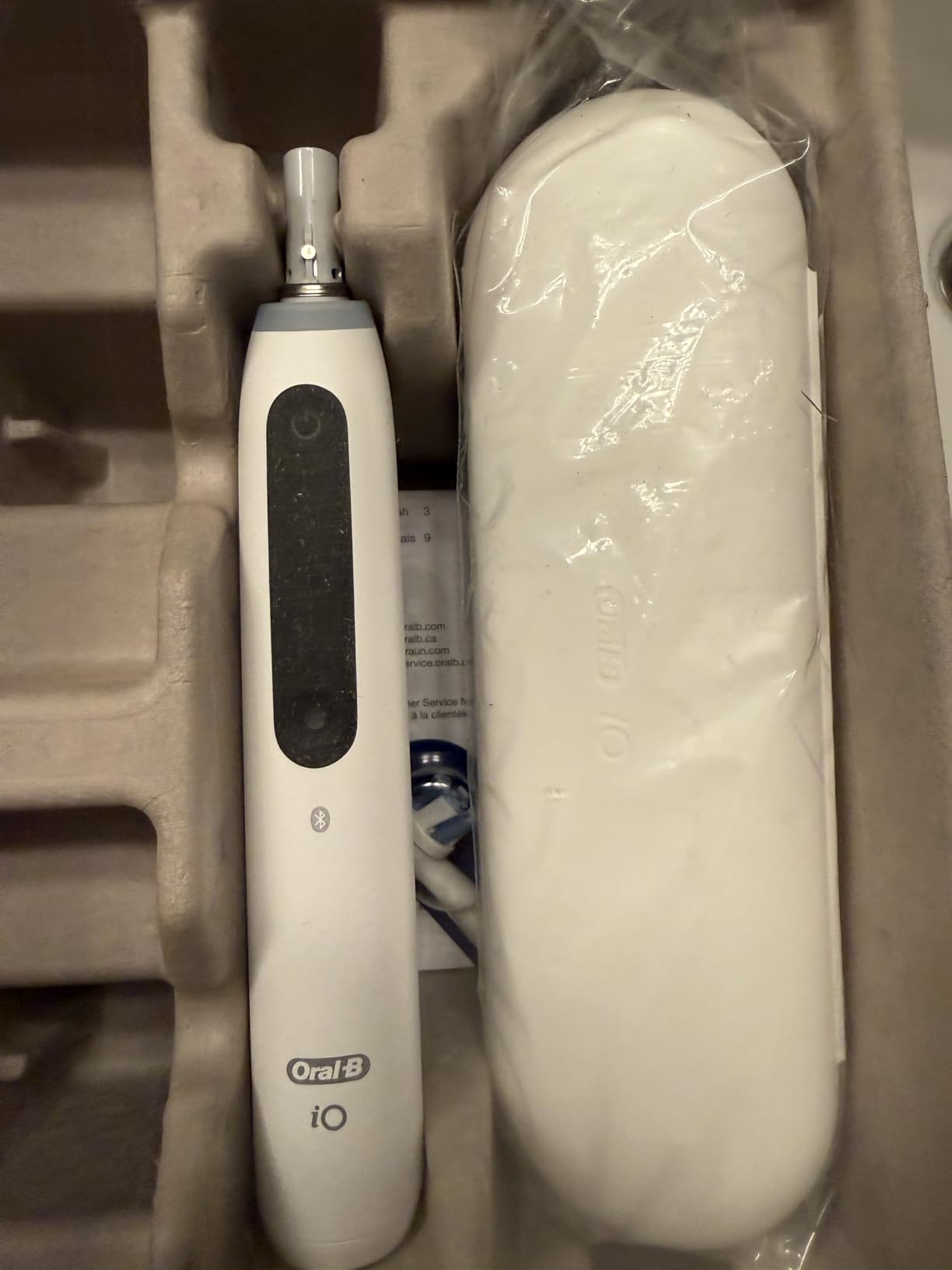 Oral-B Rechargeable Electric Toothbrush, iO5 Customizable Clean, 5 Cleaning Modes, Visual Pressure Sensor to Protect Gums, Travel Case, White customer photo 1