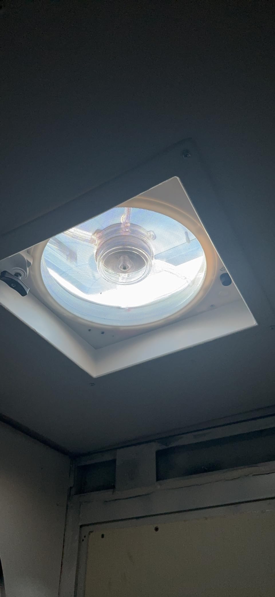 Fan-Tastic Vent RV Roof Vent with Thermostat, Automatic or Manual Variable Speed 12 Volt RV Vent Fan, Automatic Dome Lift and Rain Sensor, Model 7350 (White) customer photo 1