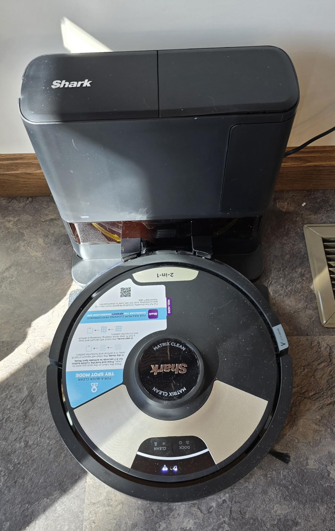 SharkMatrix Plus 2-in-1 Robot Vacuum & Mop, Black/Brass, AV2610WA | Sonic Mopping, Matrix Clean, CleanEdge, HEPA 60-Day Self-Empty Base, 360° LiDAR Mapping, Self-Cleaning Brushroll, Wi-Fi customer photo 1