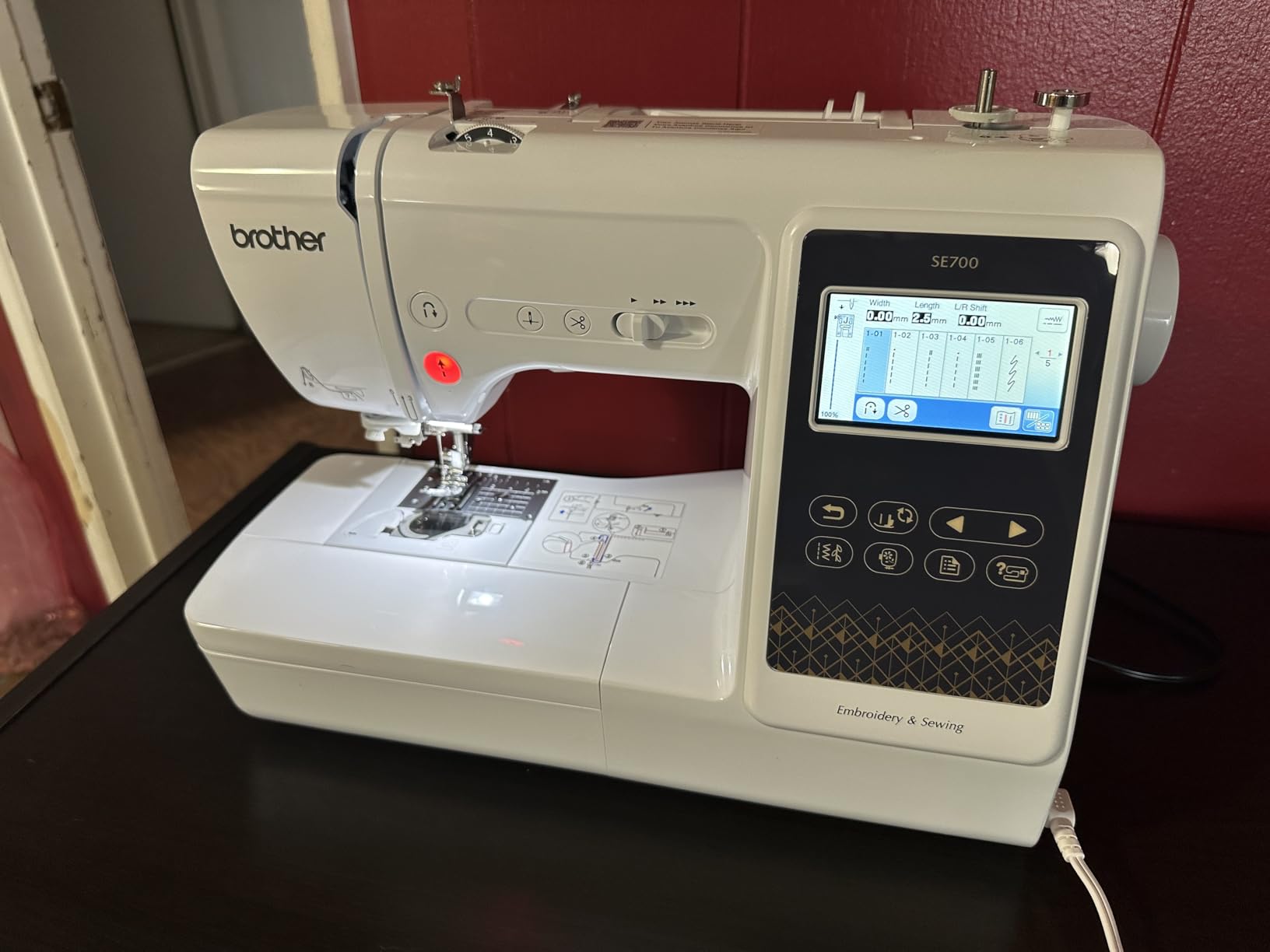 Brother SE700 Sewing and Embroidery Machine, Wireless LAN, 135 Built-in Embroidery Designs, 103 Stitches, 4