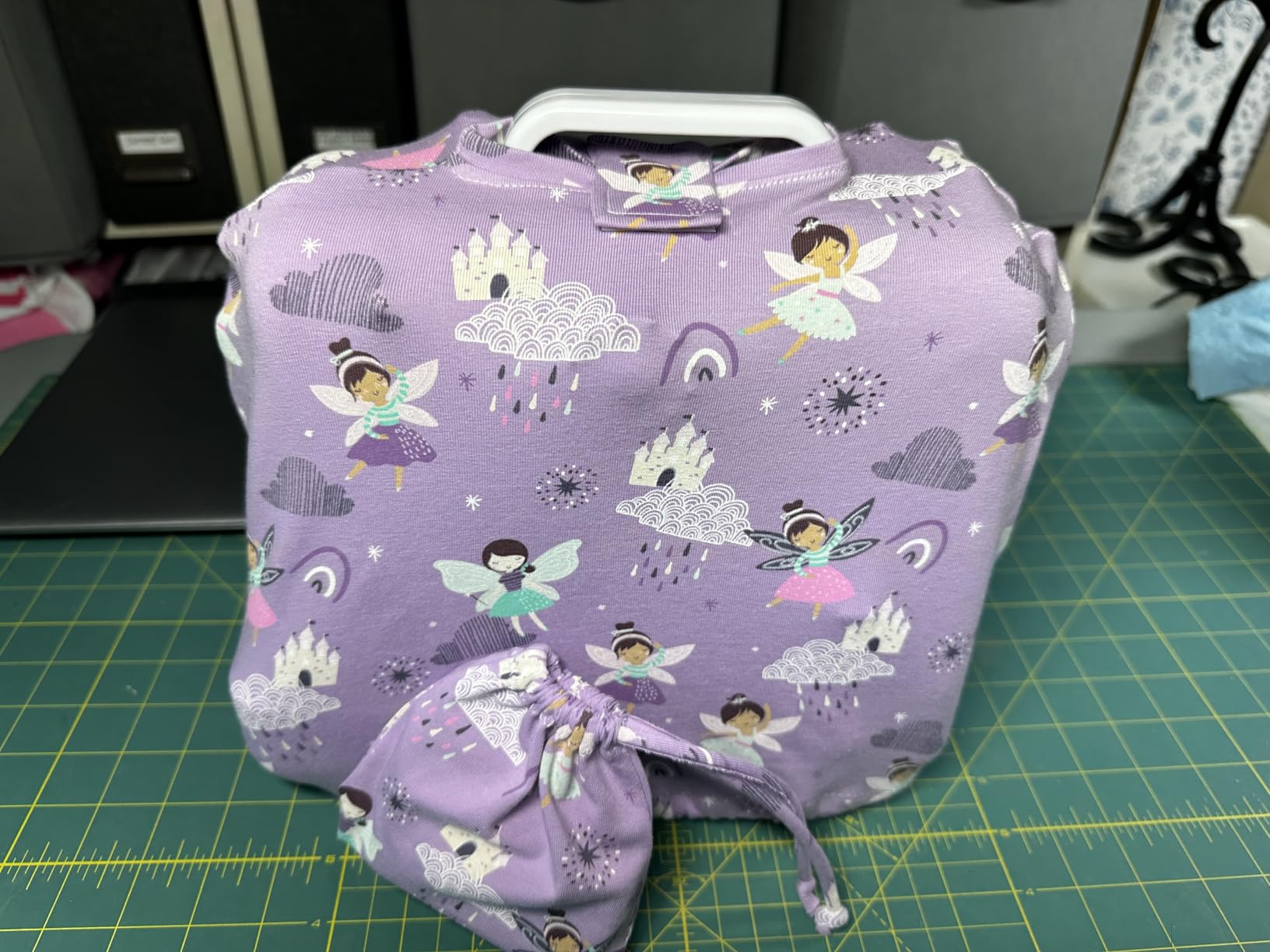 Sewing Machine for Beginners & Kids, Mini Portable Sewing Machines with 12 Built-in Stitch Patterns, 2-Speed Foot Pedal, Perfect for Teaching Daughter to Sew(with 27 Pieces Sewing Kit & Cover) customer photo 2