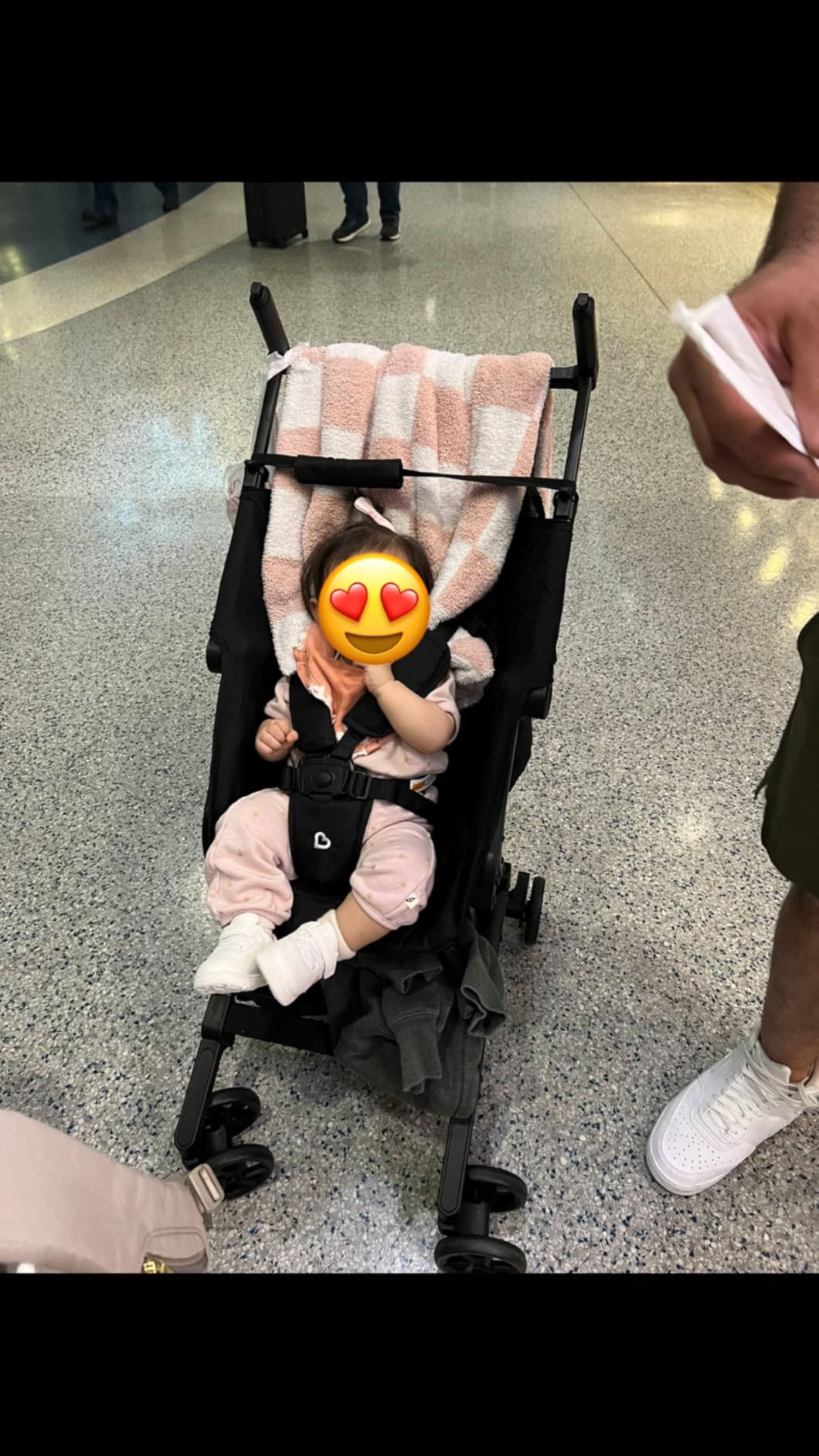 Munchkin Sparrow Travel Baby Stroller for Babies and Toddlers, Ultra Compact and Lightweight, Great for Airplane and Everyday Car Trips, Black customer photo 1