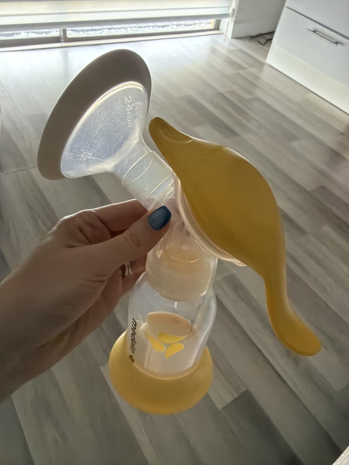 Medela Harmony Manual Breast Pump & Silicone Milk Collector Set, On-the-Go | Saves Every Drop, Lightweight, Soft Comfort, 2-Phase Expression, 5 oz Bottle, Breastmilk Silicone Collector, BPA-Free customer photo 2
