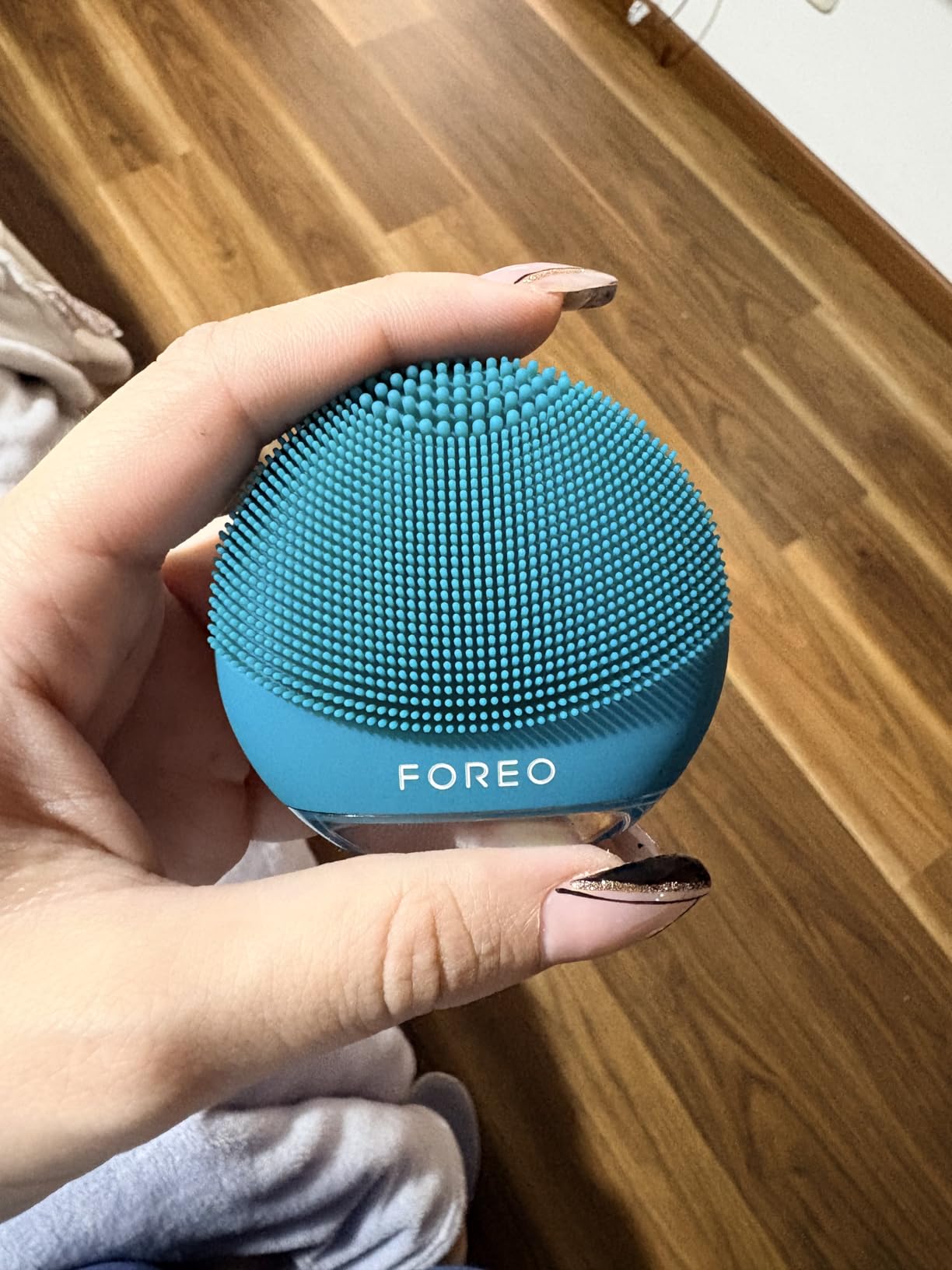 FOREO Luna 4 go Face Cleansing Brush & Firming Massager - Premium Face Care - Enhances Absorption - Simple Skin Care Tools - for All Skin Types- Evergreen customer photo 1