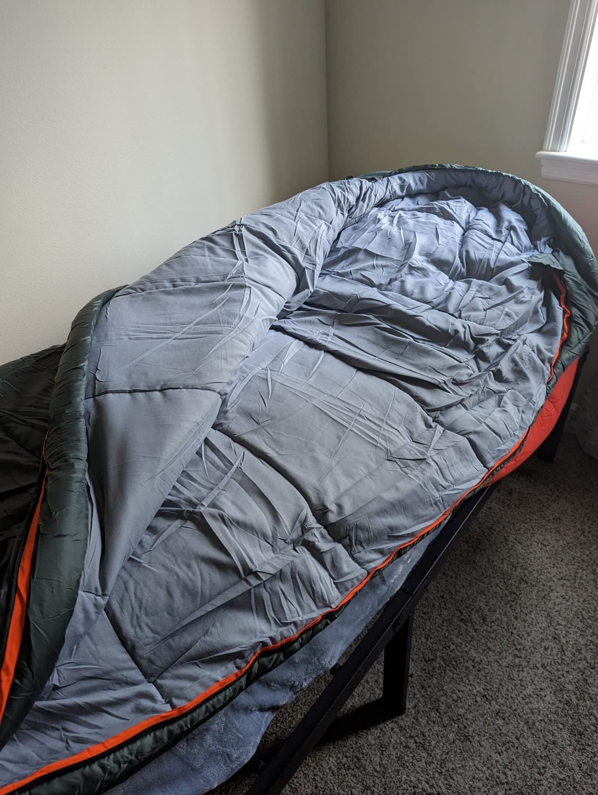 Amazon Basics 20°F Cold Weather Mummy Sleeping Bag for Hiking, Outdoor Camping with No-Snag Zipper, Portable, 82
