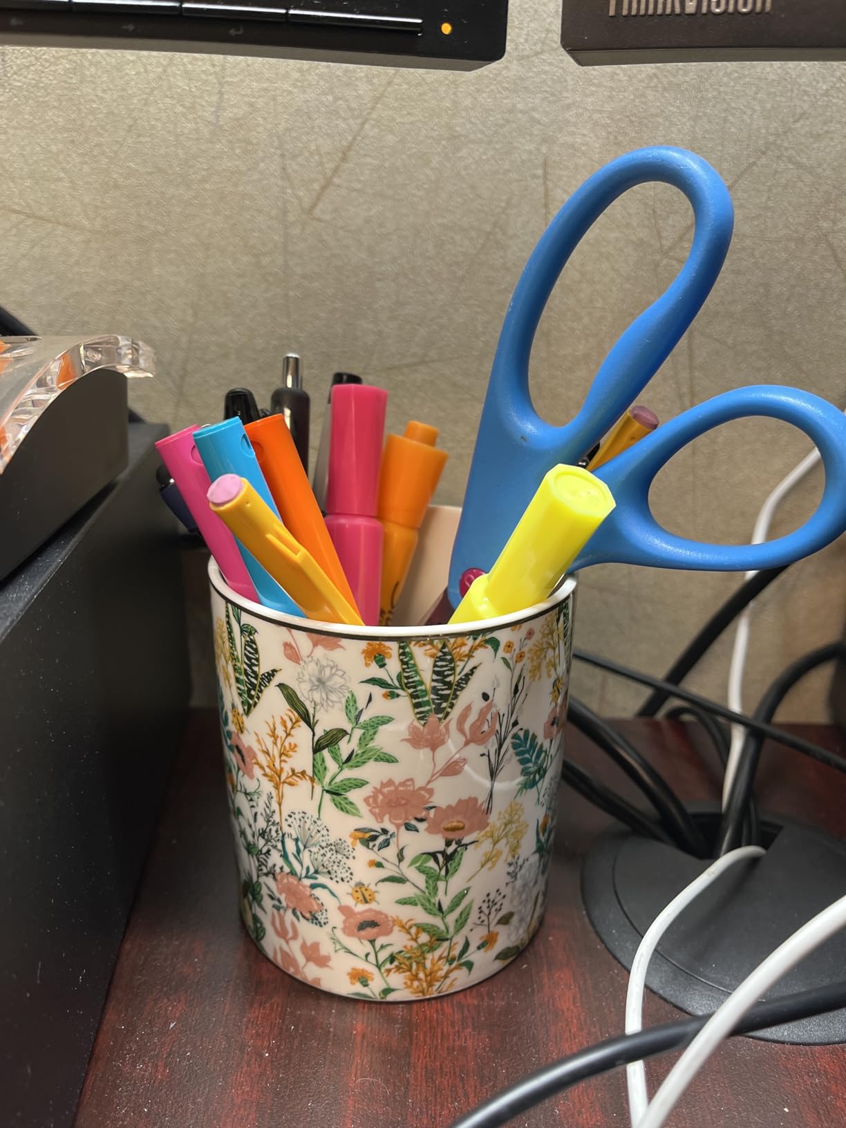 Large Capacity Colored Pen Holder for Desk, Ceramic Pencil Holder Pen Cup Marker Holder Makeup Brush Holders, Desk Accessories & Workspace Organizers for Home, Office, White Flower customer photo 1