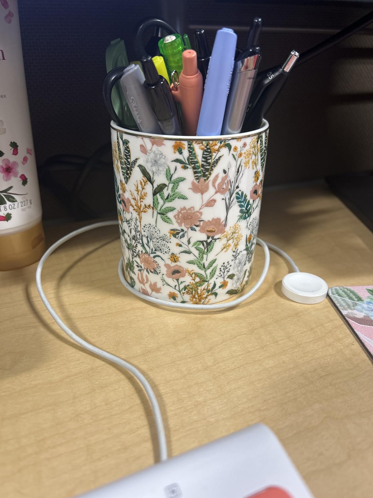 Large Capacity Colored Pen Holder for Desk, Ceramic Pencil Holder Pen Cup Marker Holder Makeup Brush Holders, Desk Accessories & Workspace Organizers for Home, Office, White Flower customer photo 2