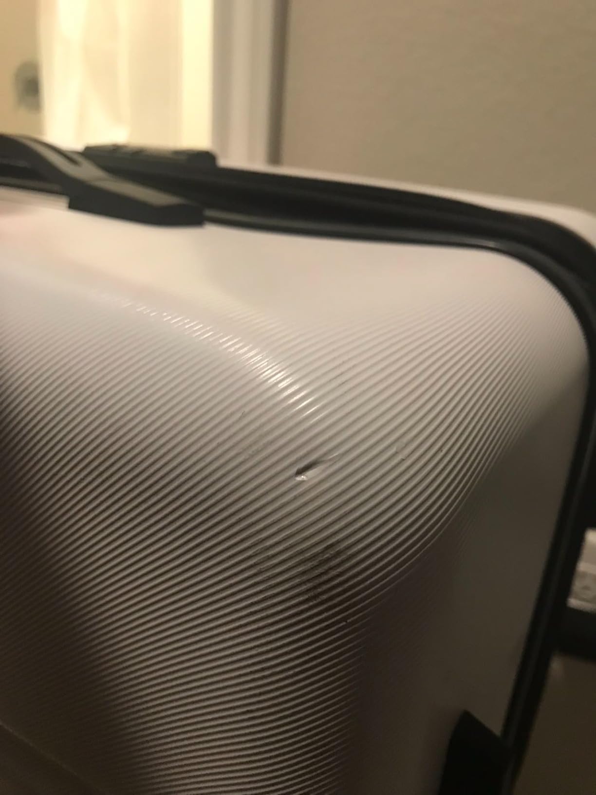 Samsonite Evolve SE Hardside Expandable Luggage, Bass Black, Medium Spinner customer photo 1