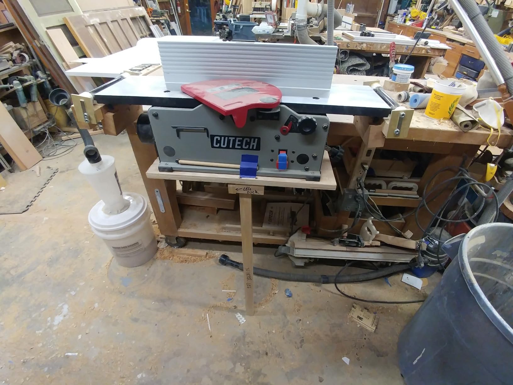 Cutech 40160HB 6-Inch Spiral Cutterhead Benchtop Jointer with teflon-Coated Aluminum Tables, 12 TC Inserts, 19-5/8” Aluminum Fence, and a 10-amp Motor (Rifle Green, 6 inch) customer photo 1