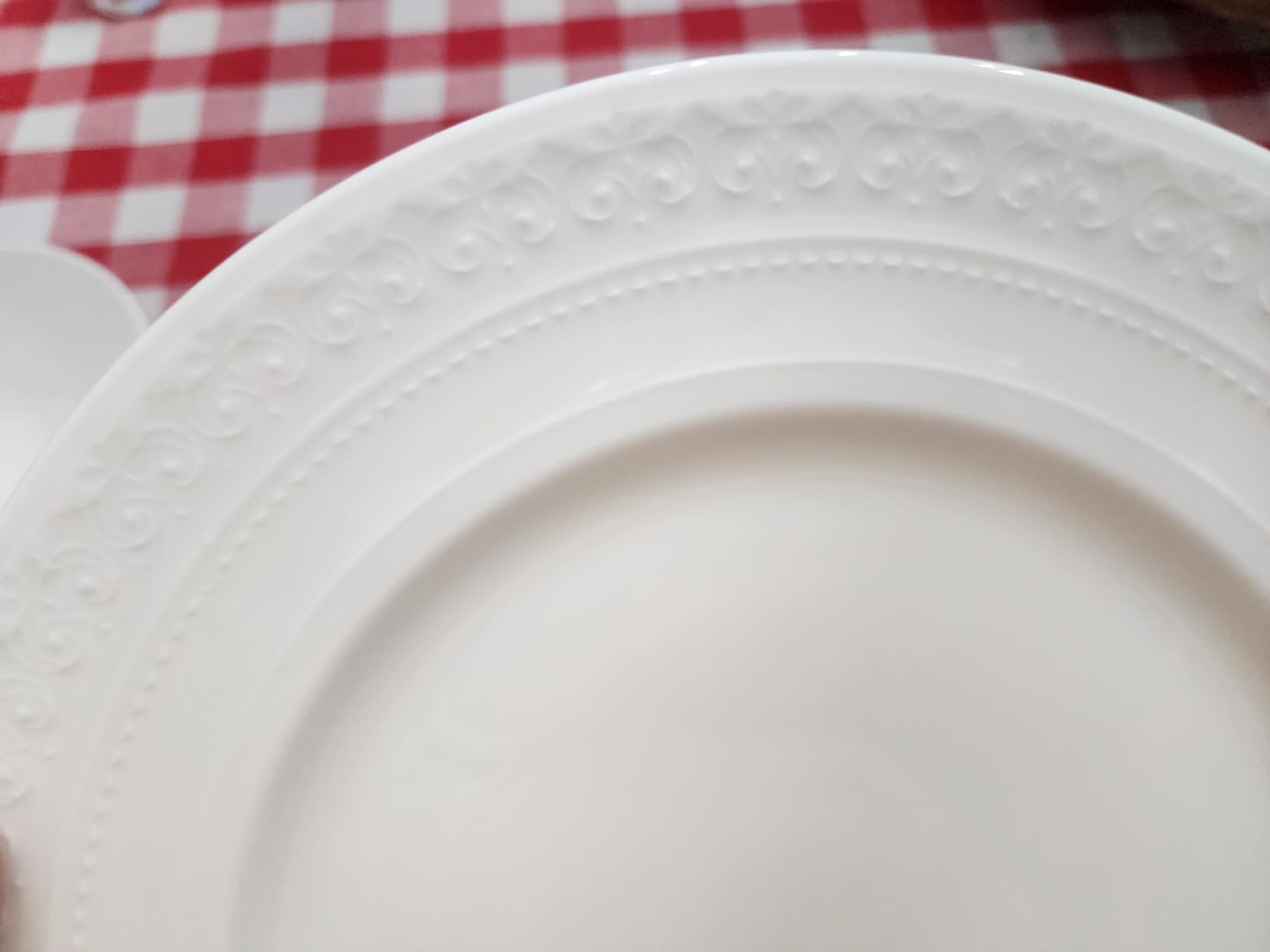 Mikasa Crown White Chip Resistant 18 Piece Dinnerware Set, Service for 6 customer photo 1