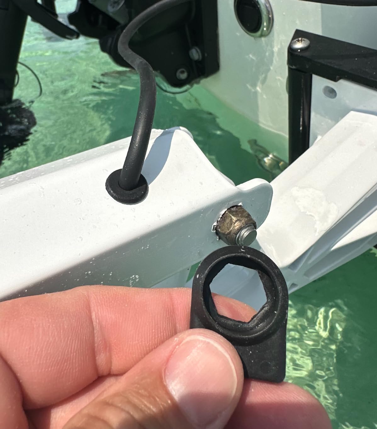 Lewmar Axis 8' Electric Shallow Water Anchor with Remote, White, 69600943 customer photo 1
