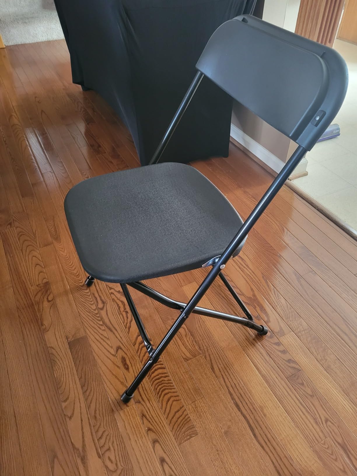 Allpop 10 Pack Plastic Folding Chair, 300lb Capacity, Portable Commercial Chair Seat with Steel Frame for Wedding Party Office Indoor Outdoor Events, Stackable, White customer photo 2
