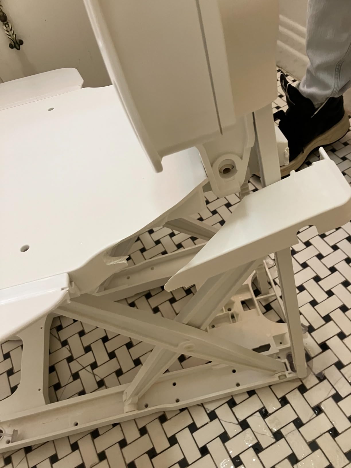 Drive Medical Bellavita Dive Reclining Electric Bath Lift Chair, White | Reclining Electric Auto Bath Lifter and Tub Chair Lift with Open Seat Design for Bathtub Seat Transfer customer photo 1