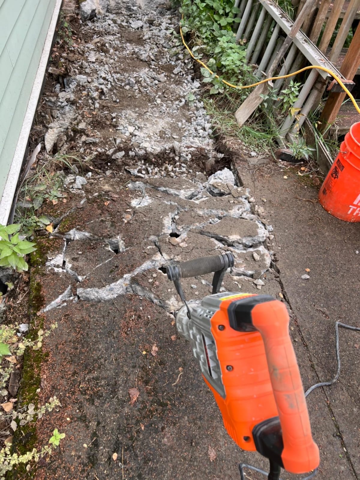 VEVOR Demolition Jack Hammer, 3500W Jack Hammer Concrete Breaker 1900 BPM Heavy Duty Electric Jack Hammer, 2pcs Chisel w/Gloves & 360°C Swiveling Front Handle for Trenching and Breaking Holes customer photo 2