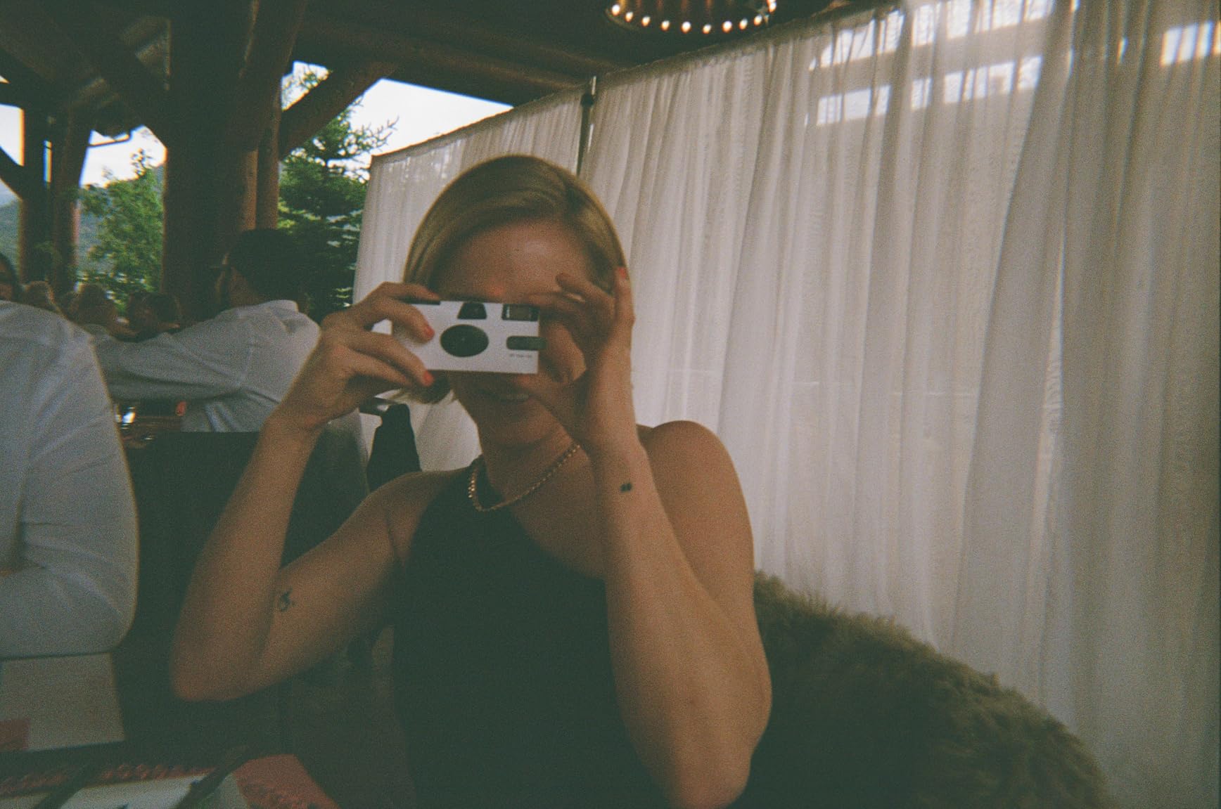 White Disposable Cameras for Wedding (12 Pack) - Deluxe Disposable Camera Bulk Set customer photo 1