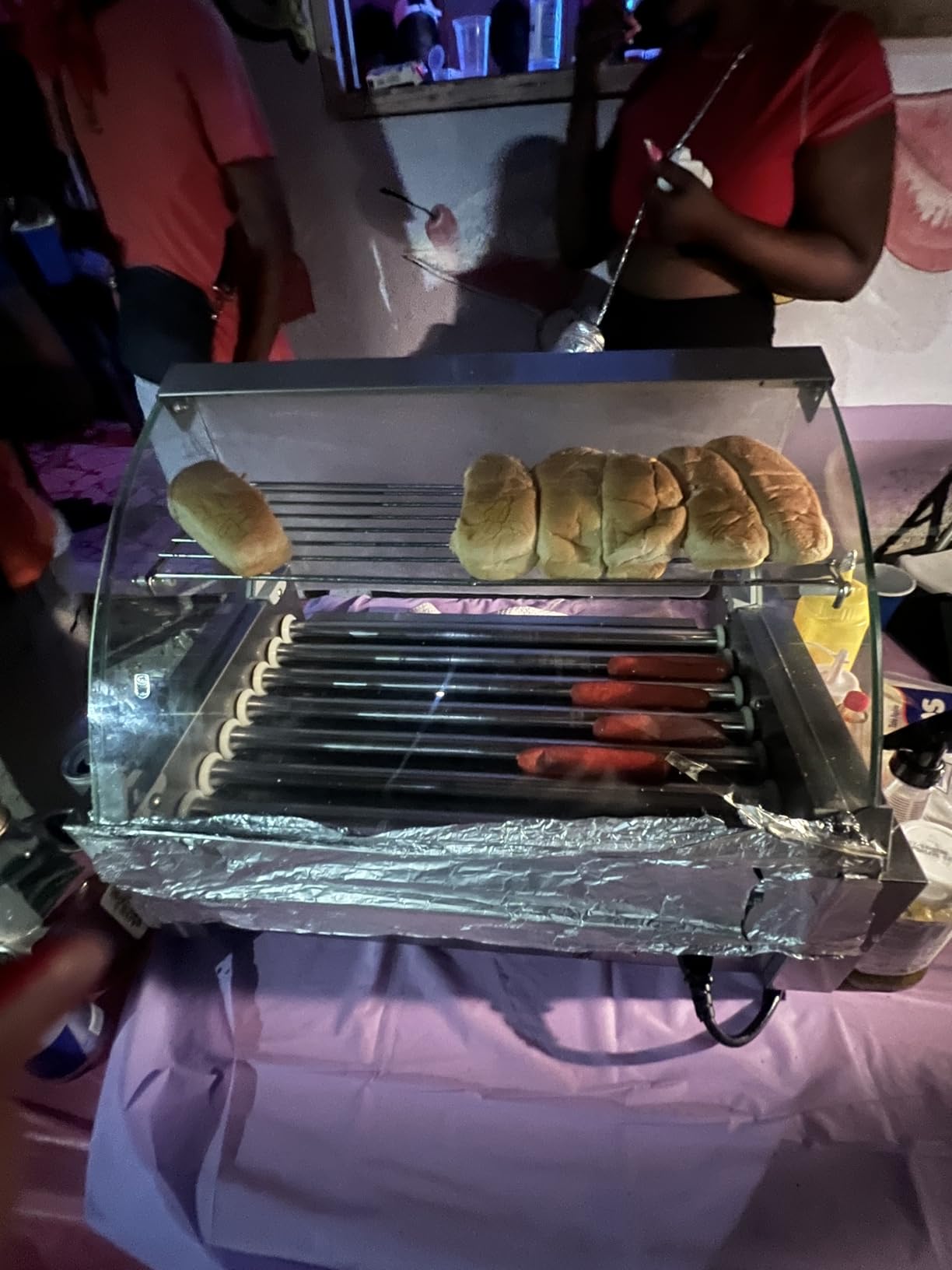 VEVOR Hot Dog Roller 7 Rollers 18 Hot Dogs Capacity 1050W Stainless Sausage Grill Cooker Machine with Dual Temp Control Glass Hood Acrylic Cover Bun Warmer Shelf Removable Oil Drip Tray, ETL Certified customer photo 2