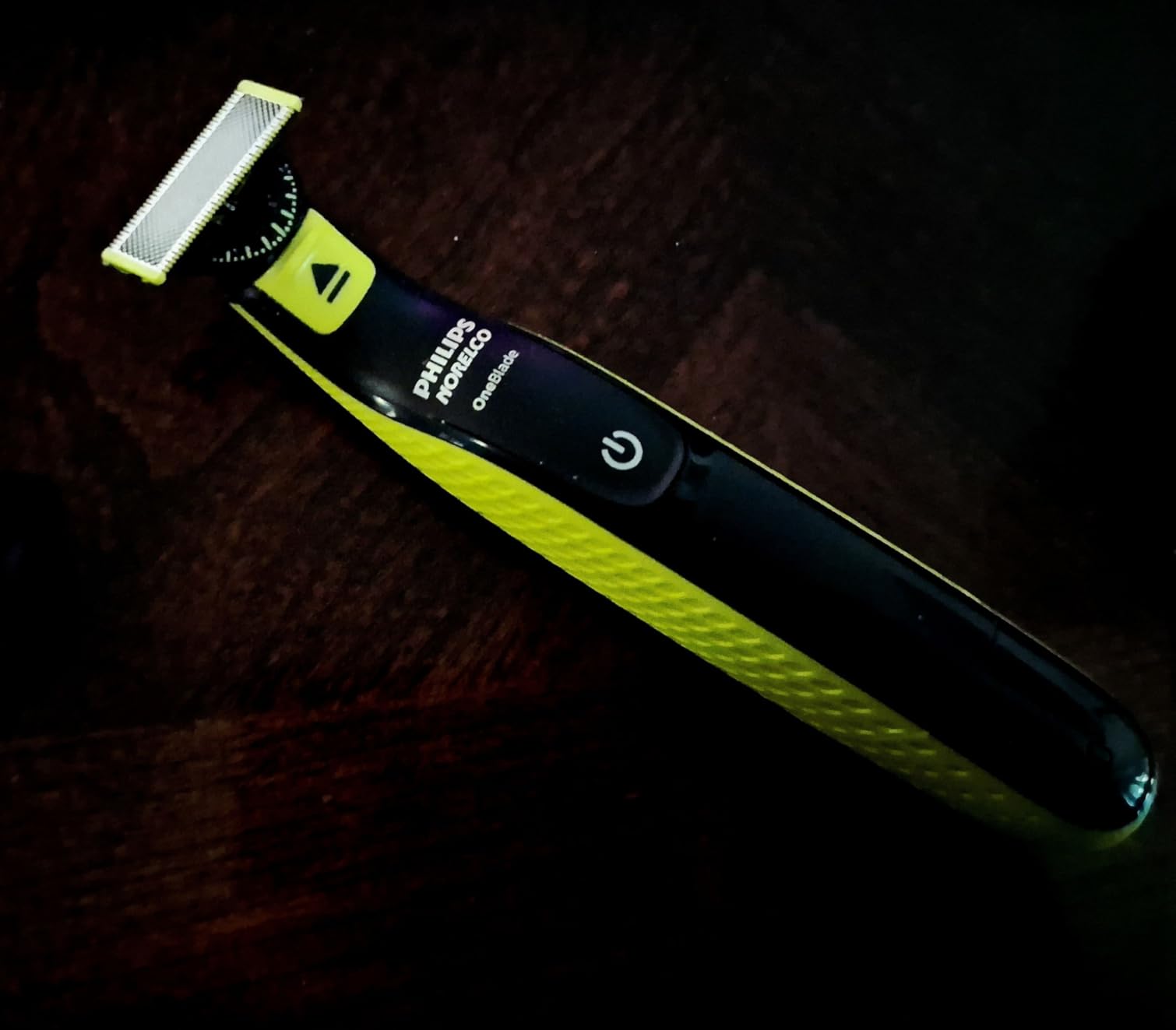 Philips Norelco OneBlade 360 Hybrid Face Trimmer and Shaver, 5 Length Comb | 360 Blade Technology, 100% Showerproof, Stainless Steel Blade Lasts up to 4 months, 45-Min Runtime, QP2724/90 customer photo 1