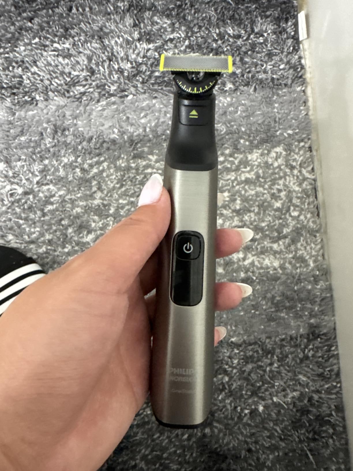 Philips Norelco OneBlade 360 Hybrid Face Trimmer and Shaver, 5 Length Comb | 360 Blade Technology, 100% Showerproof, Stainless Steel Blade Lasts up to 4 months, 45-Min Runtime, QP2724/90 customer photo 2