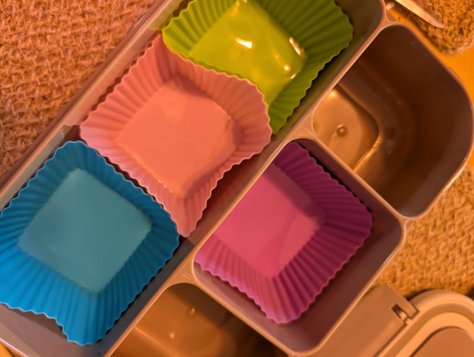 Bento Box Adult Lunch Box, Containers for Adults Men Women with 4 Compartments, Lunchable Food Container with Utensils, Sauce Jar, Muffin Liners, 40 Oz/5 Cup, Microwave & Dishwasher Safe, Brown customer photo 2