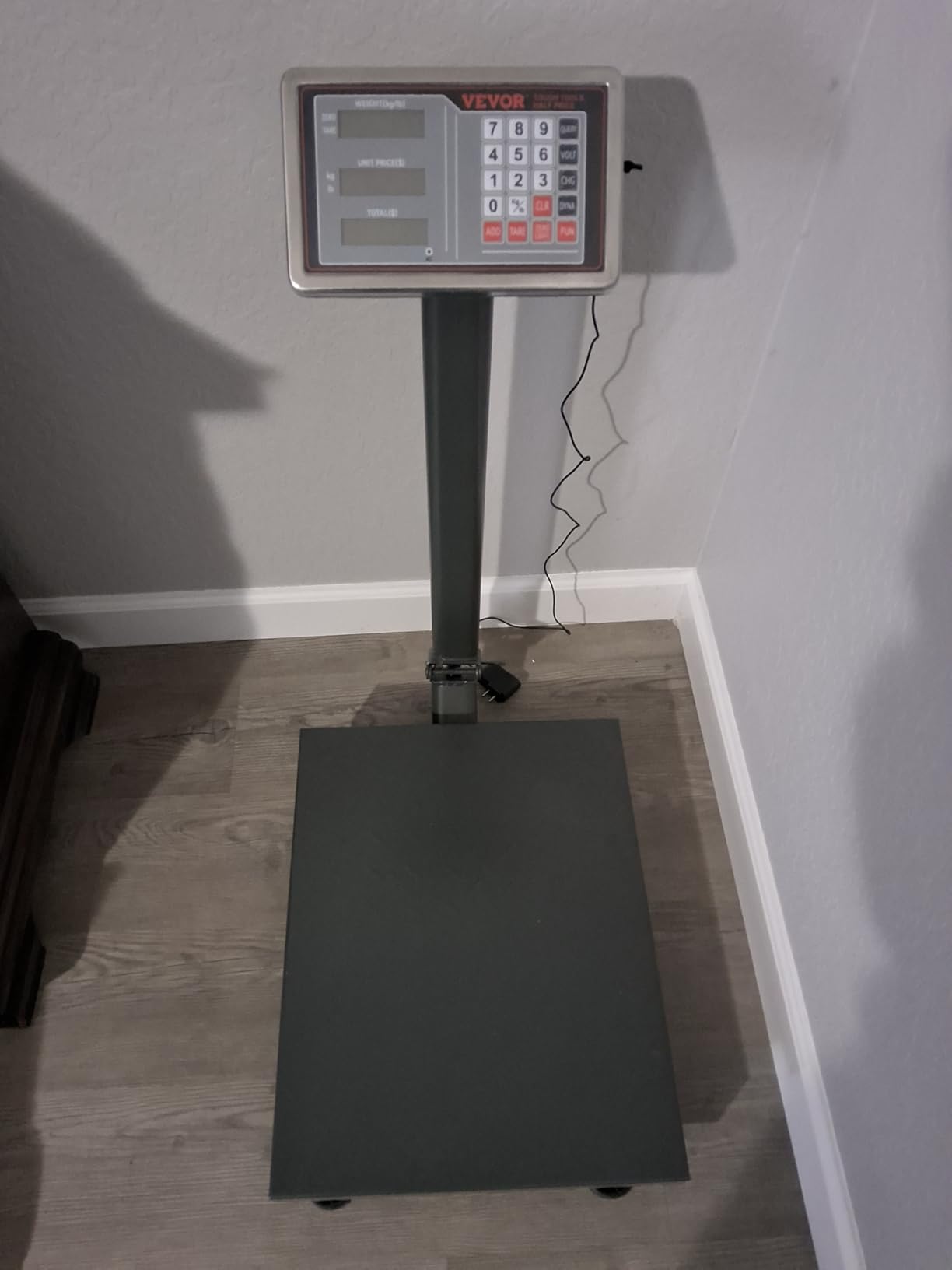 VEVOR Computing Digital Platform Scale 660 lbs Load Stainless Steel | 0.1 lbs Accuracy Floor Scale with LB/KG, Tare, Price Calculator, High-Definition Display for Boxes, Luggages, FCC Listed customer photo 1